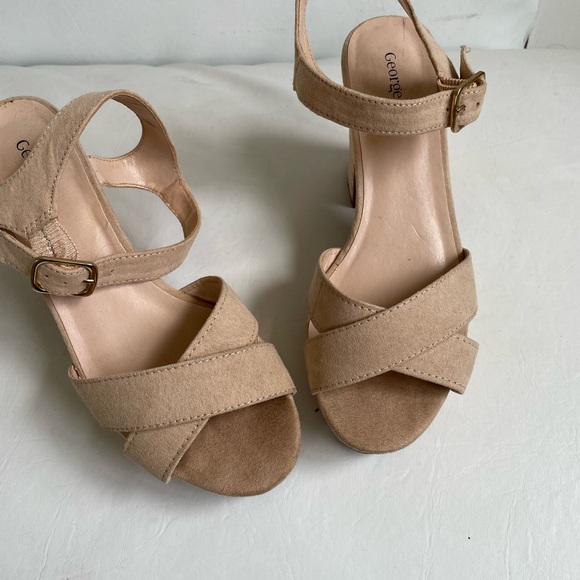 NEUTRAL TAN NUDE BEIGE FAUX LEATHER OPEN TOE SANDAL CHUNKY HEEL ANKLE STRAP - Picture 8 of 10